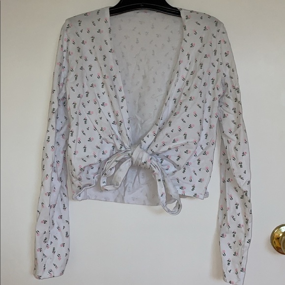 Brandy Melville coco wrap top w white/pink floral - Picture 1 of 2